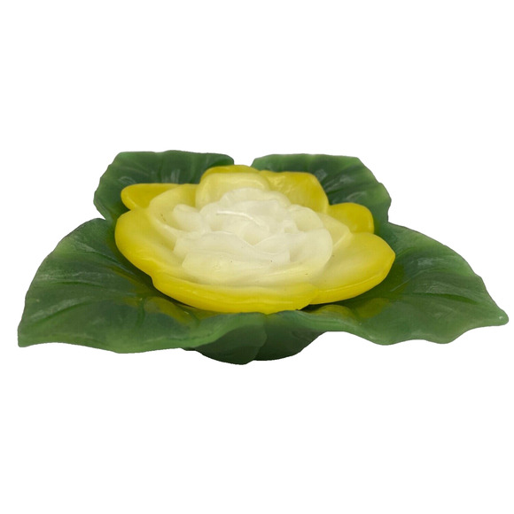 Large 6.5" Yellow and White Flower Lightly Scented Candle ONLY -NEW - Picture 4 of 9